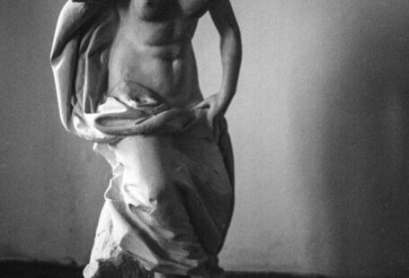 Headless CMS - Headless Statue of a Woman