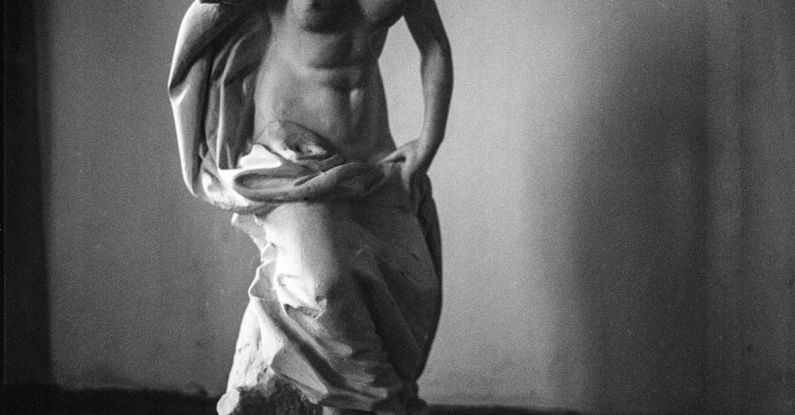 Headless CMS - Headless Statue of a Woman